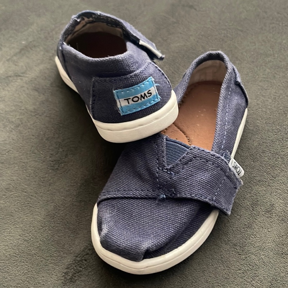 Navy blue Toms